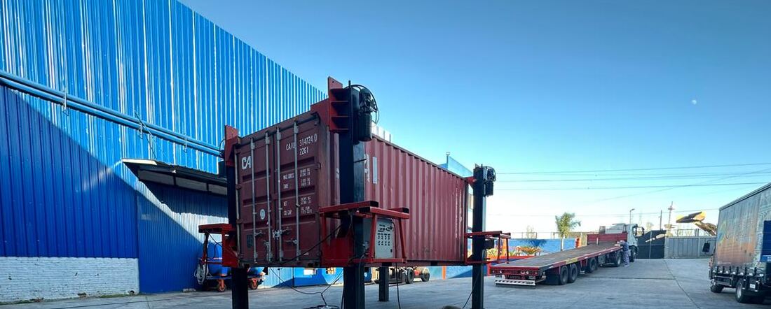 Container Lifter de 35 toneladas en operacion en OLC